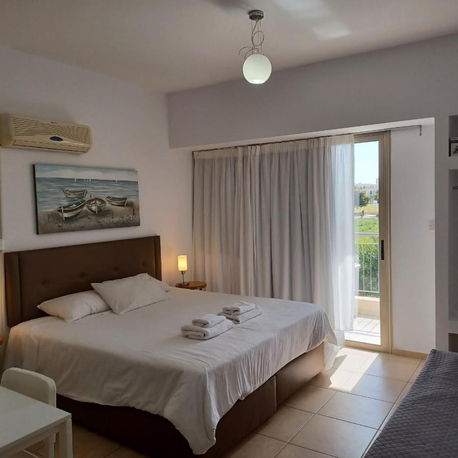 King'S Holiday Apartments Paphos Bagian luar foto