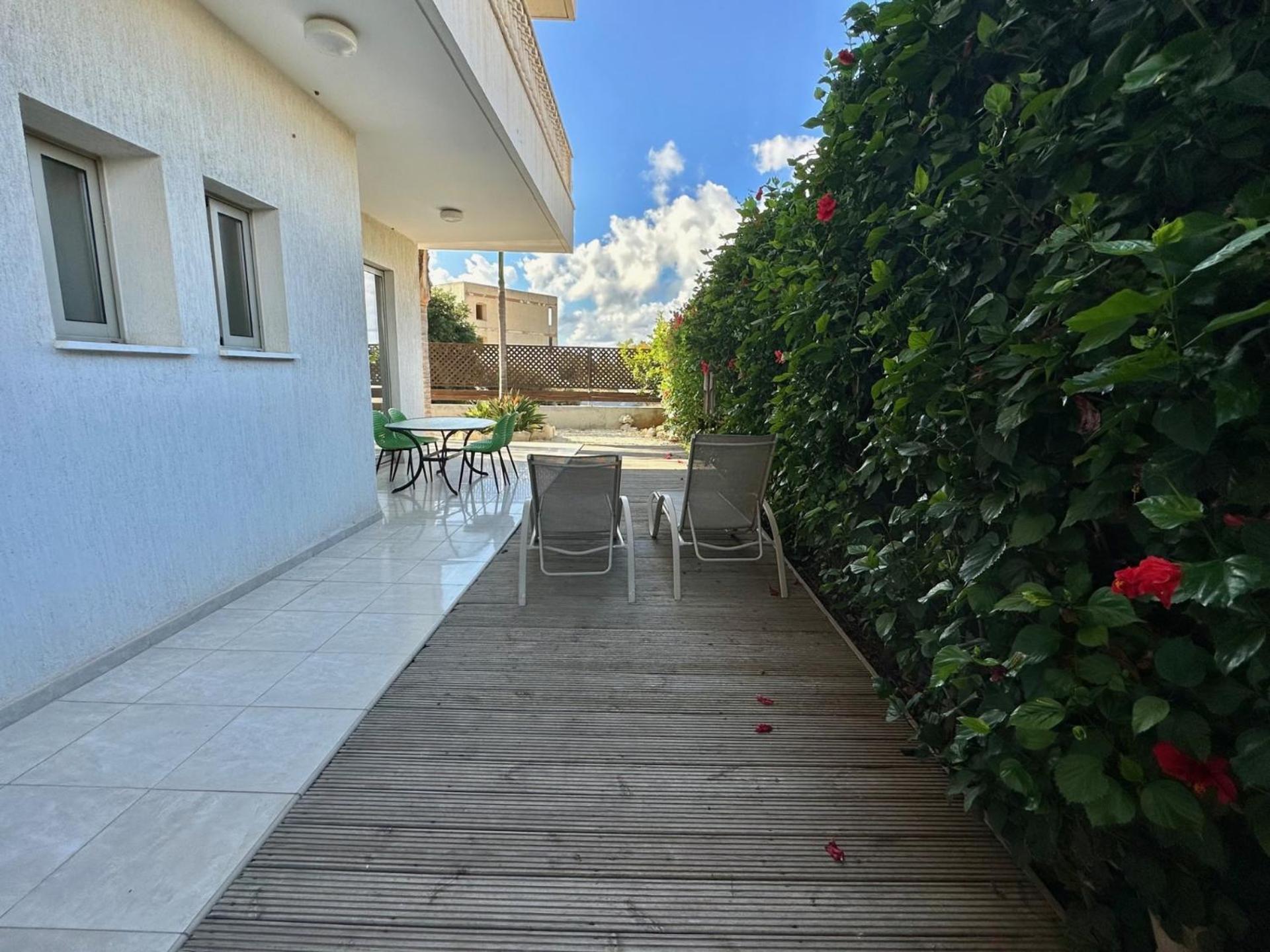 King'S Holiday Apartments Paphos Bagian luar foto