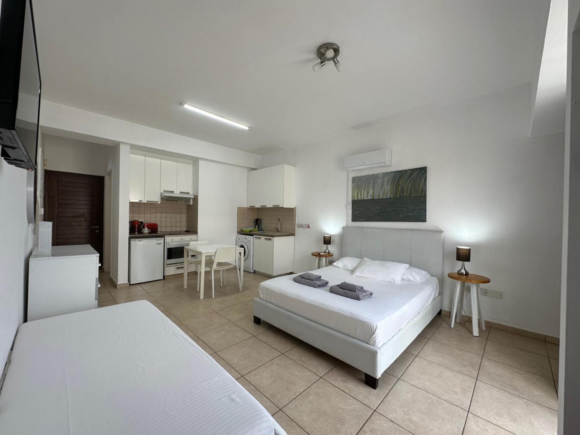 King'S Holiday Apartments Paphos Bagian luar foto