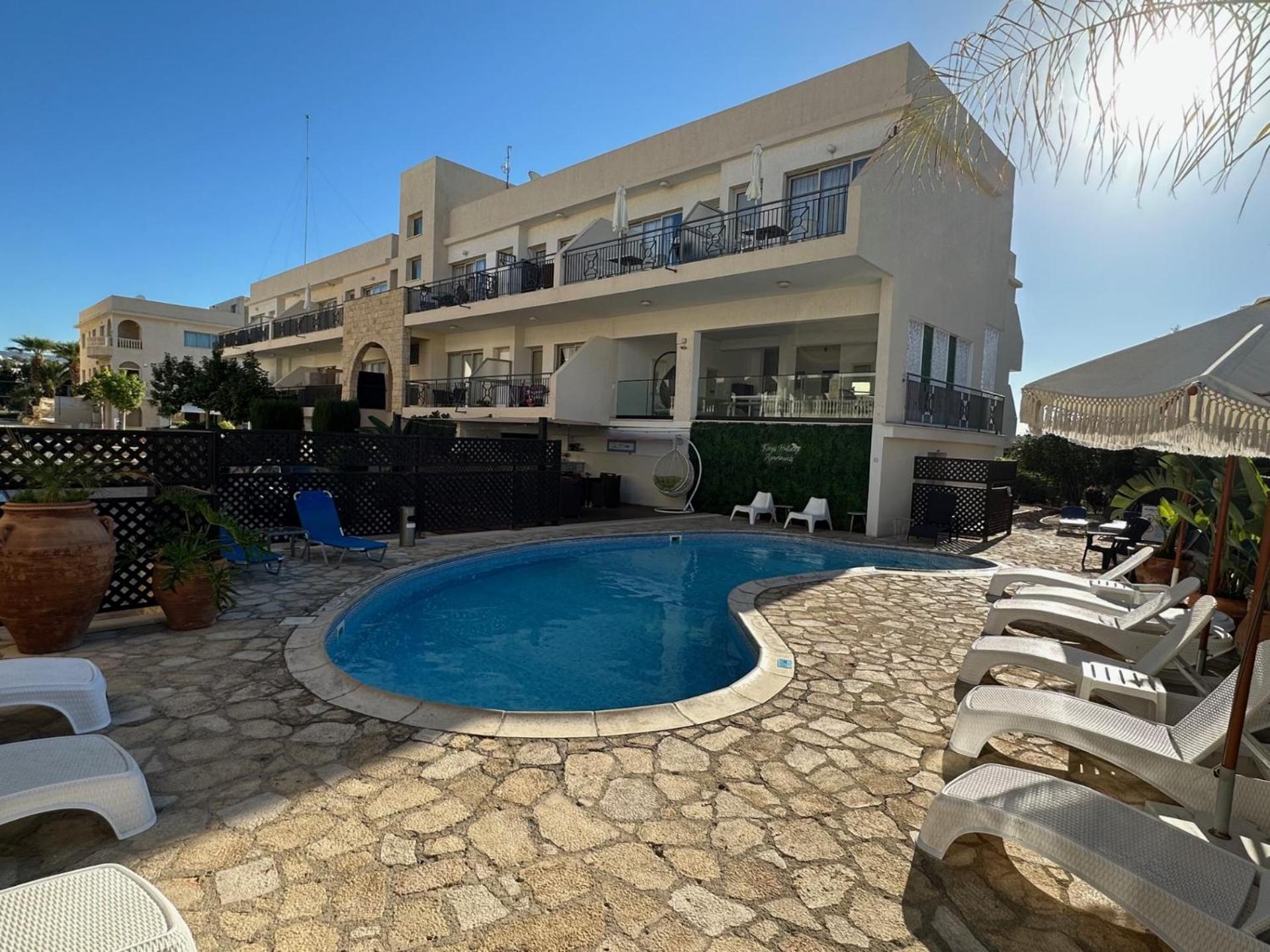 King'S Holiday Apartments Paphos Bagian luar foto