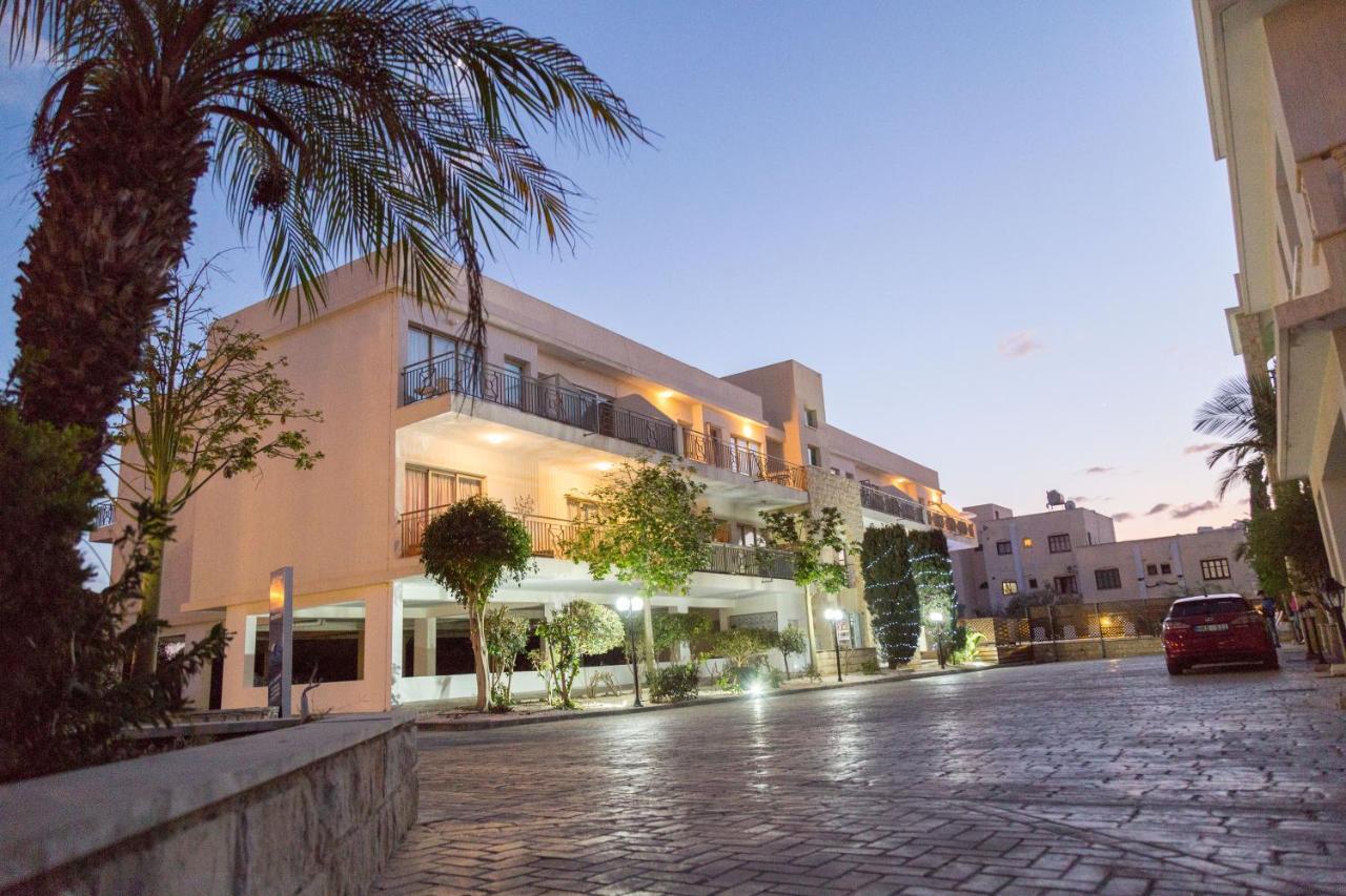 King'S Holiday Apartments Paphos Bagian luar foto